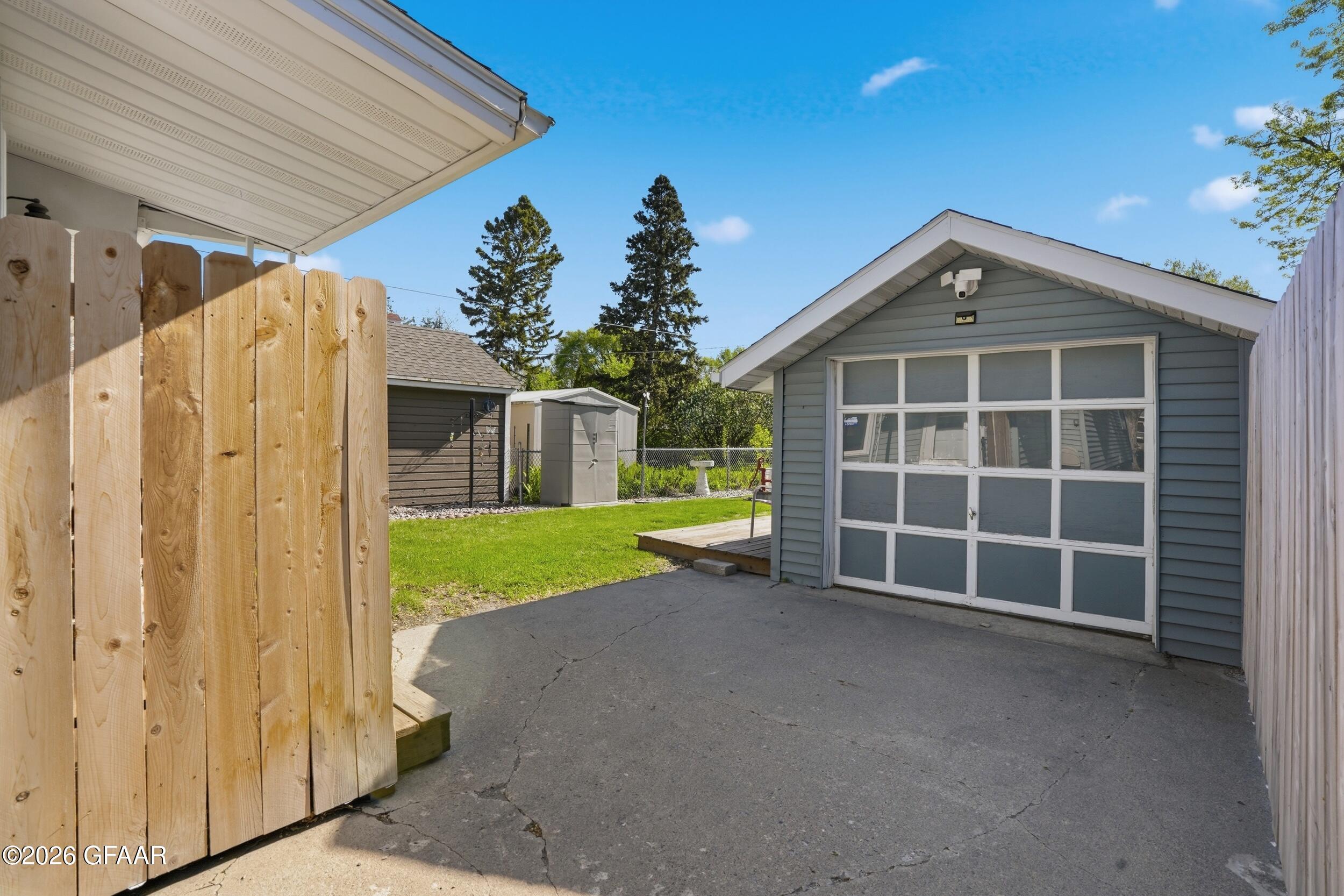 1109 COTTONWOOD Street