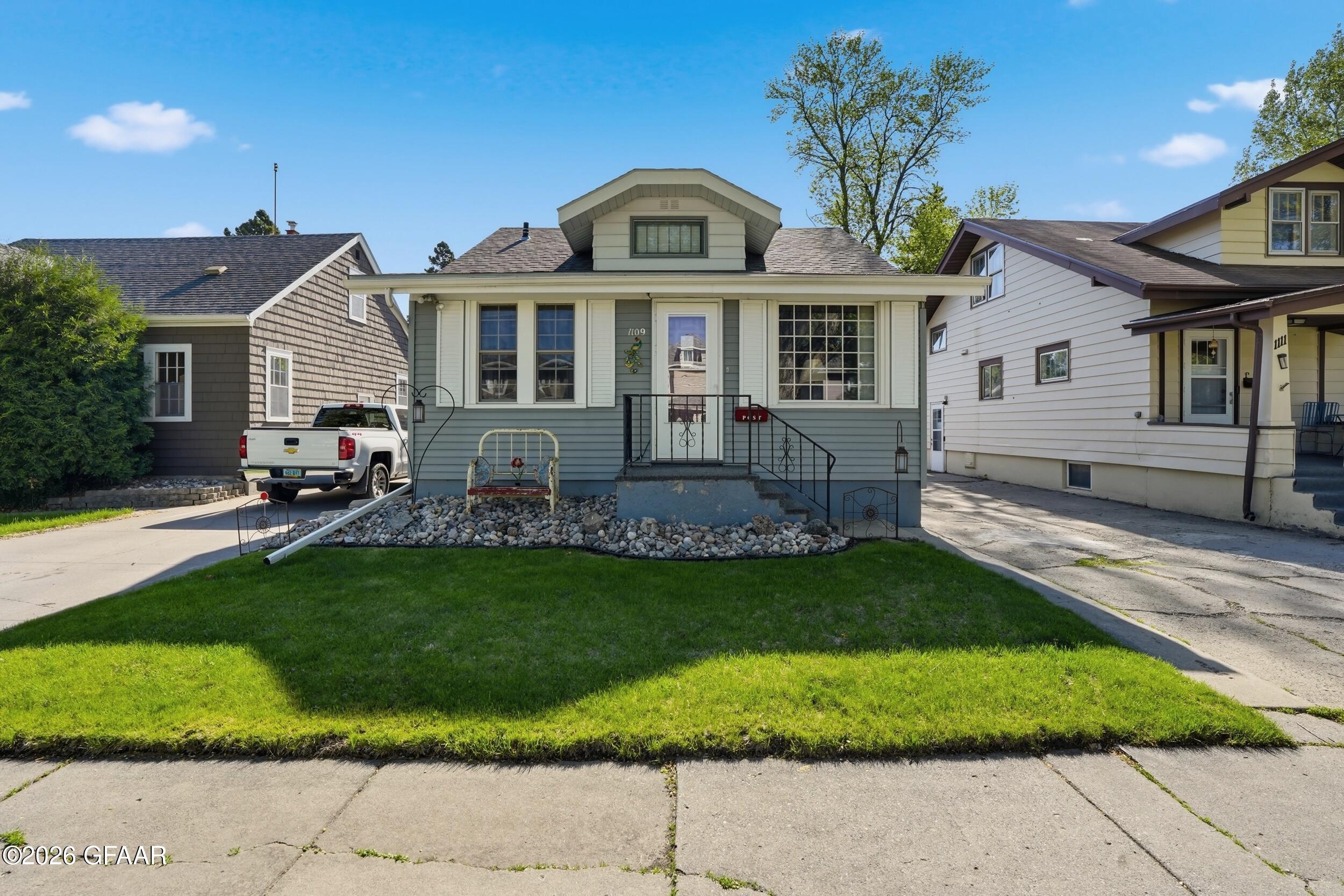 1109 COTTONWOOD Street