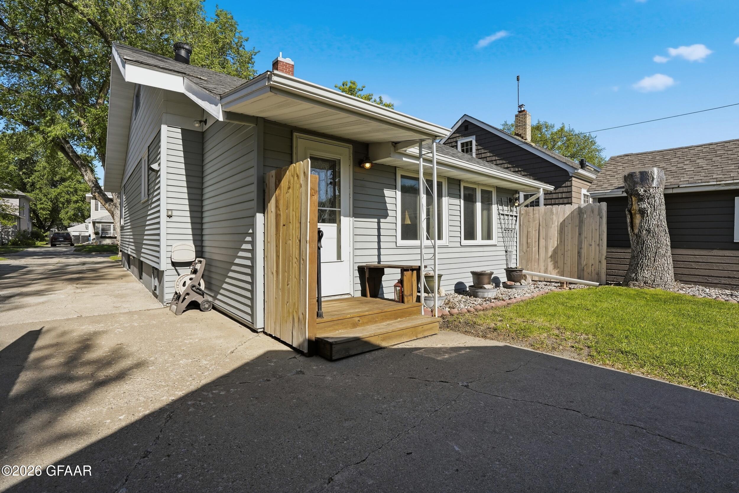 1109 COTTONWOOD Street