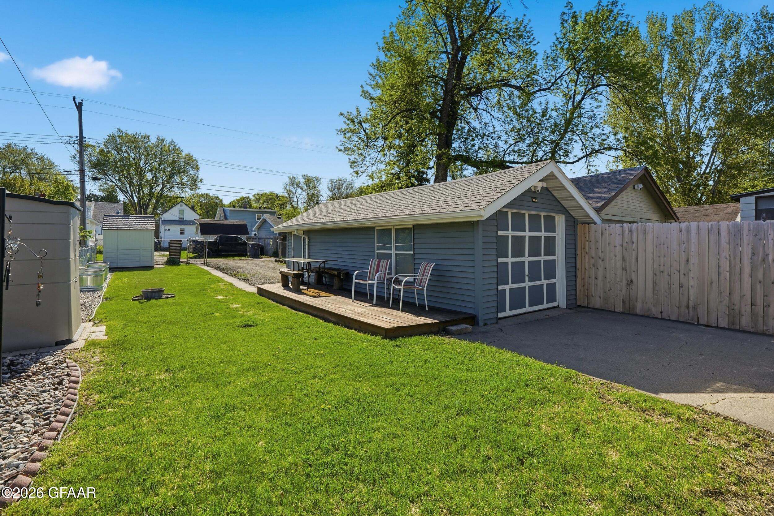 1109 COTTONWOOD Street