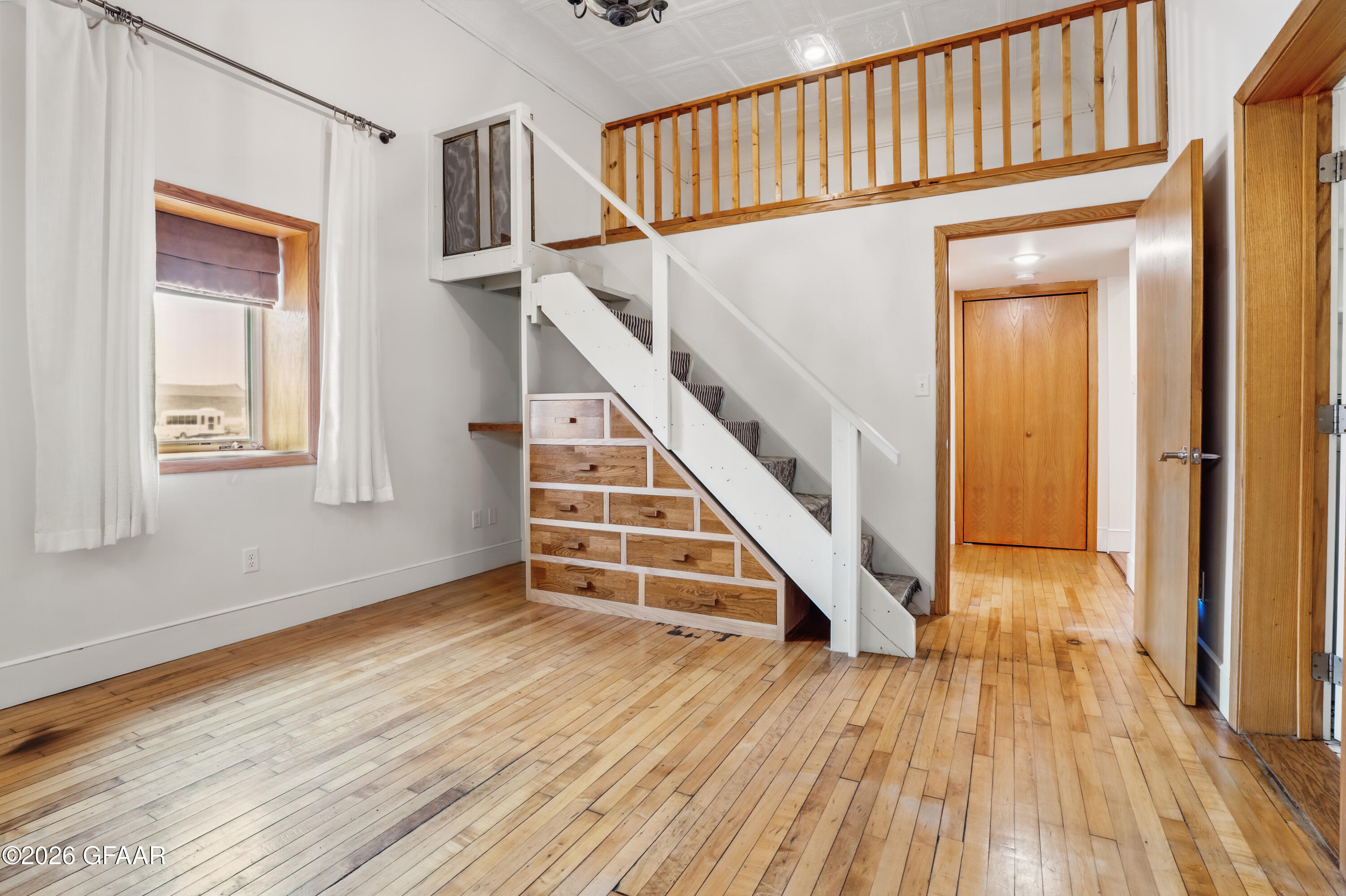 107 JOHNSON Avenue E