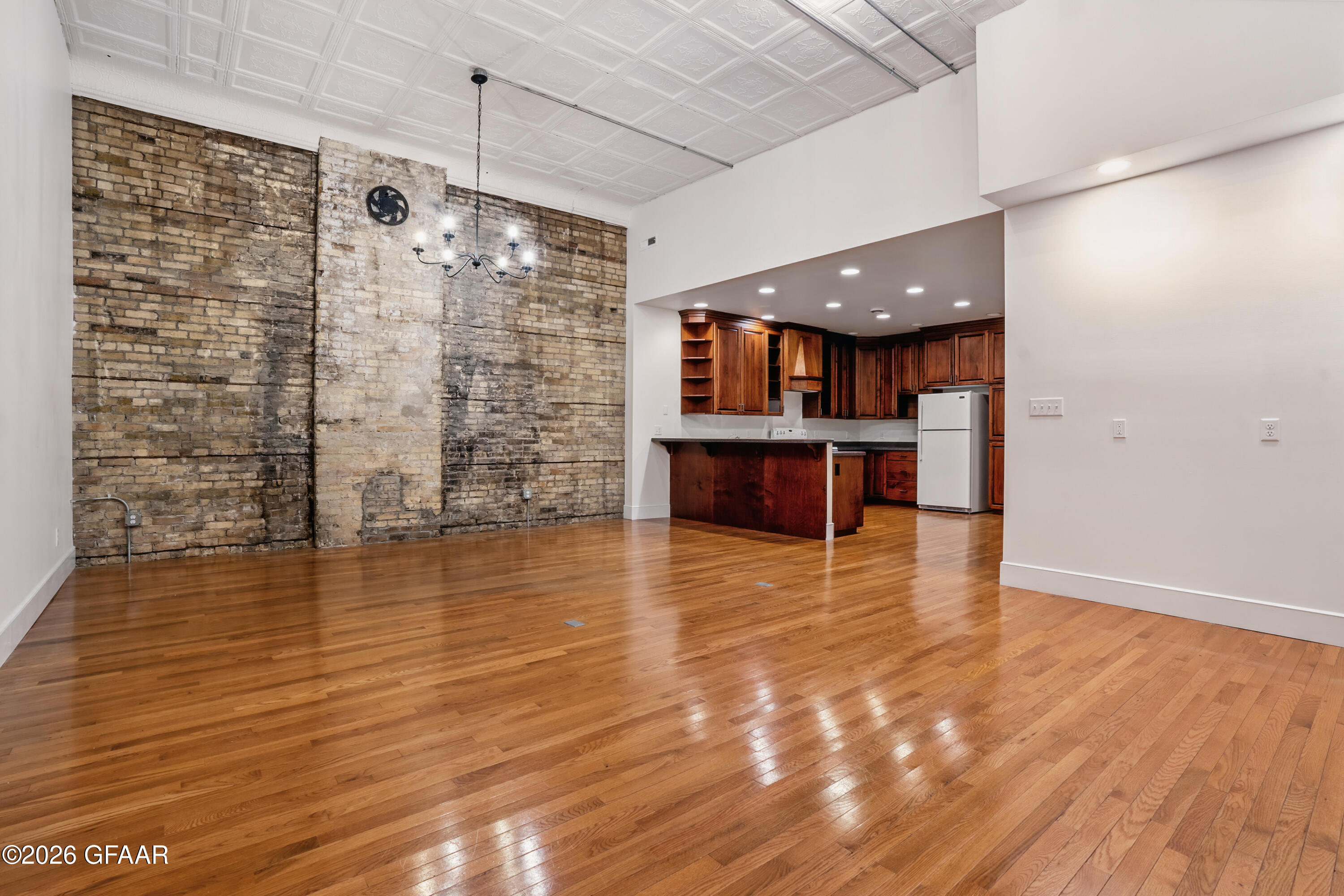 107 JOHNSON Avenue E