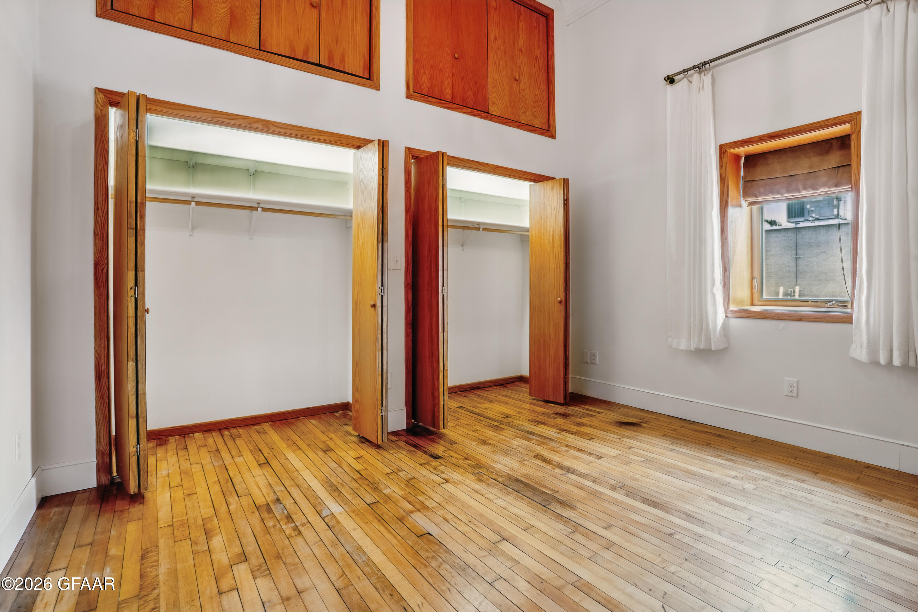 107 JOHNSON Avenue E