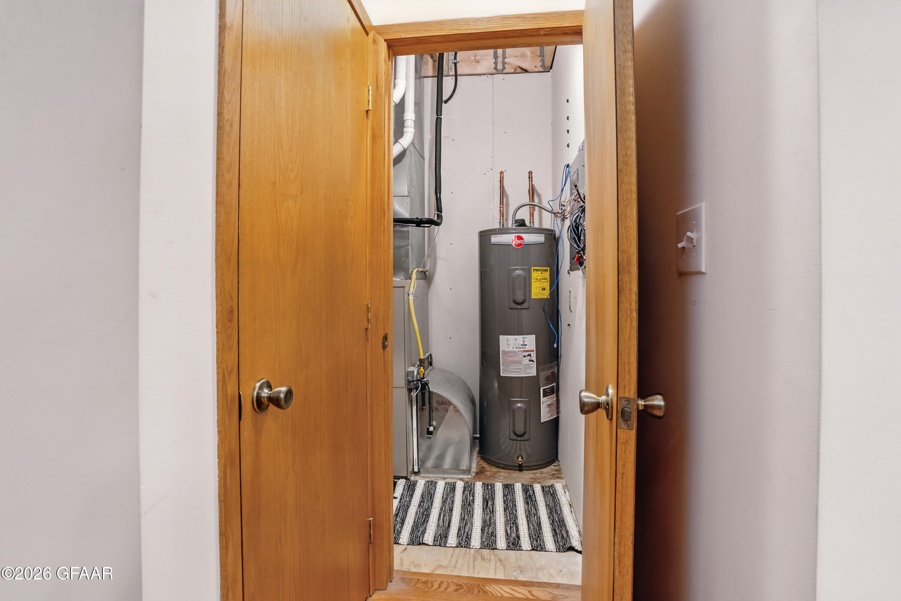 107 JOHNSON Avenue E