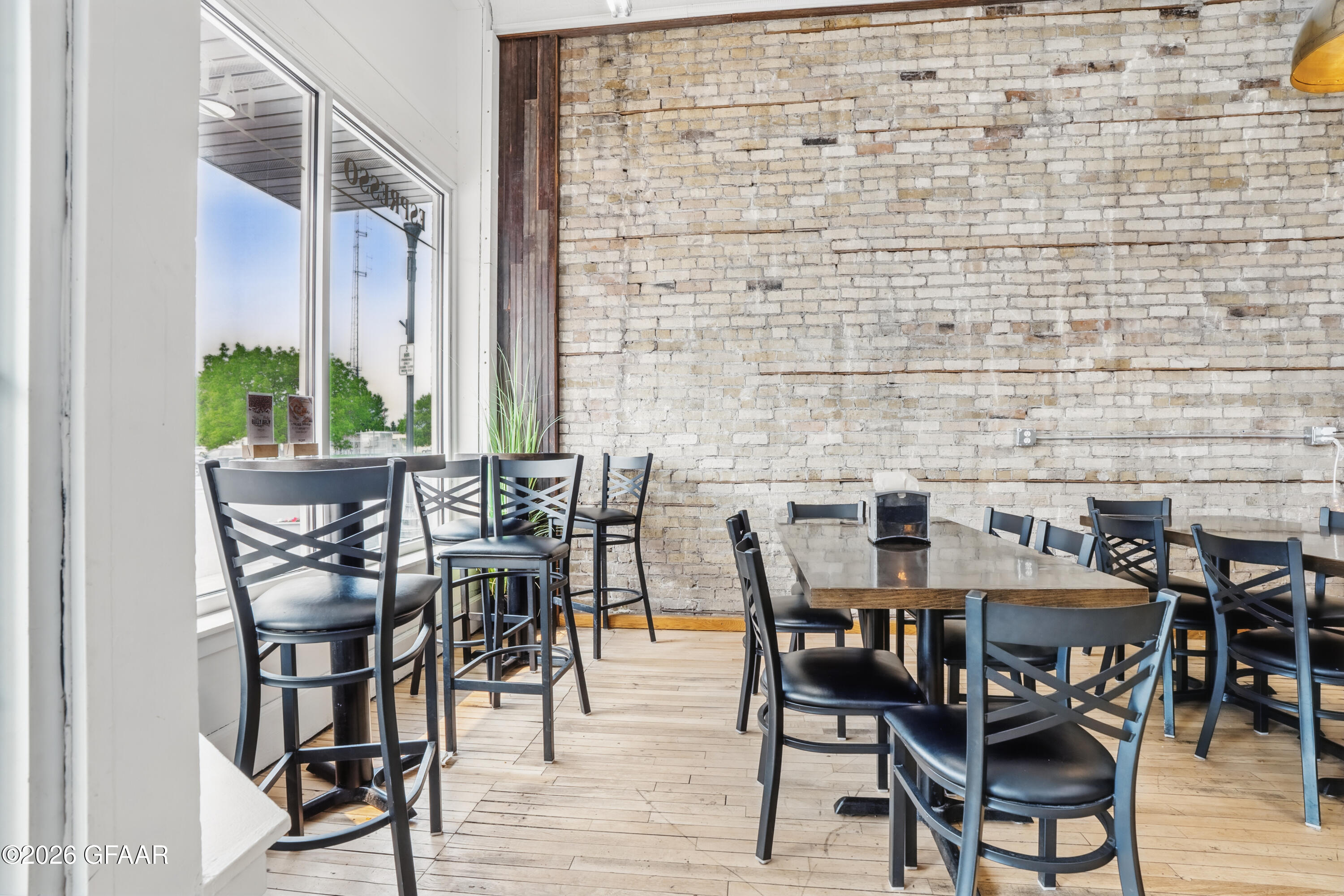 107 JOHNSON Avenue E