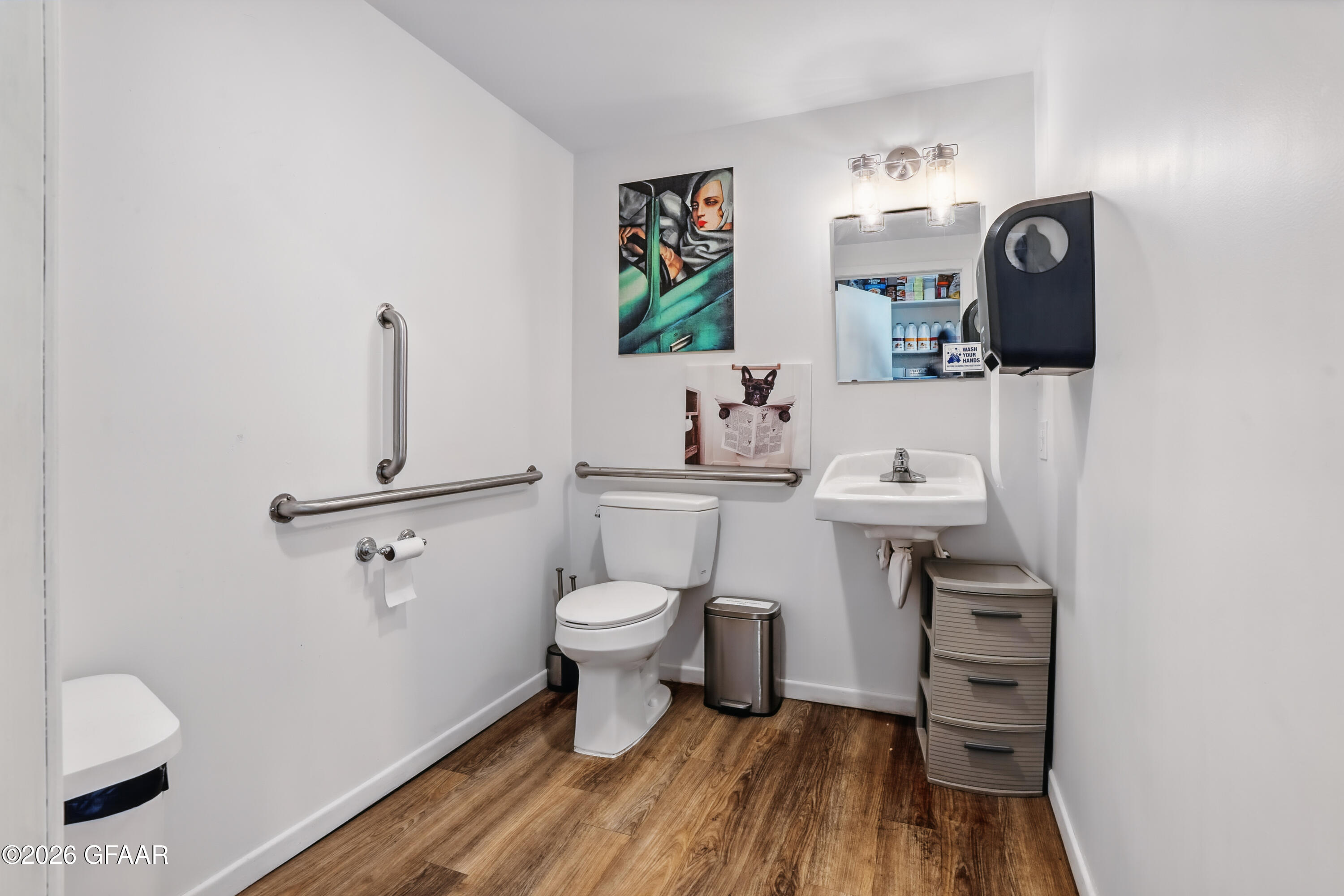 107 JOHNSON Avenue E