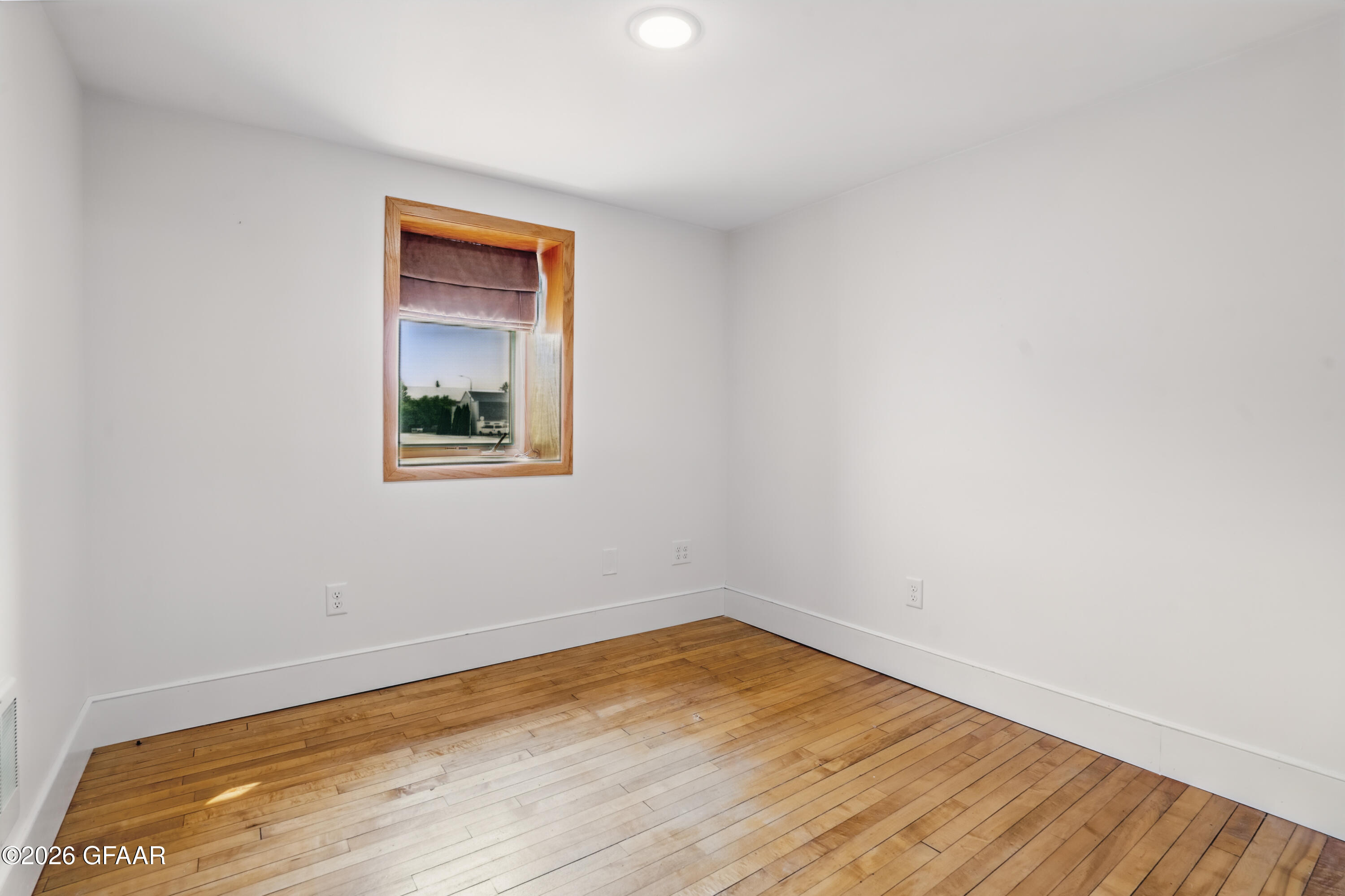 107 JOHNSON Avenue E