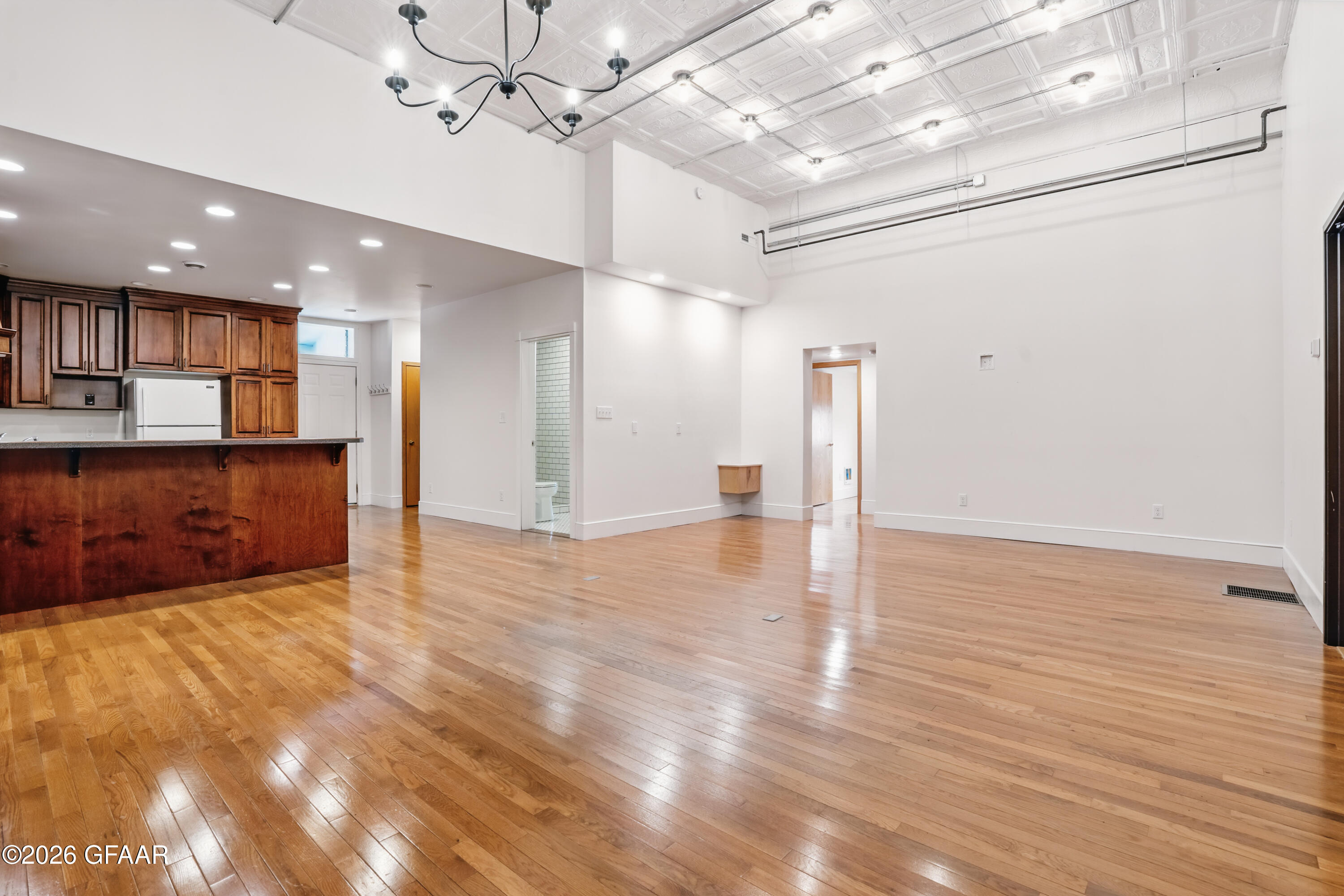 107 JOHNSON Avenue E