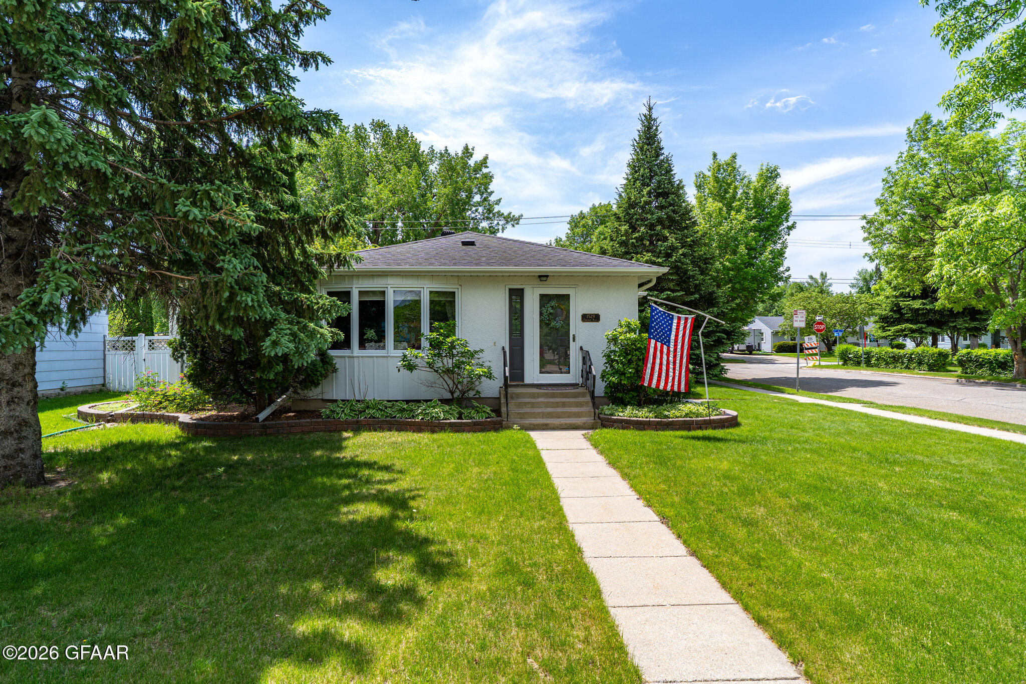 1529 CHESTNUT Place
