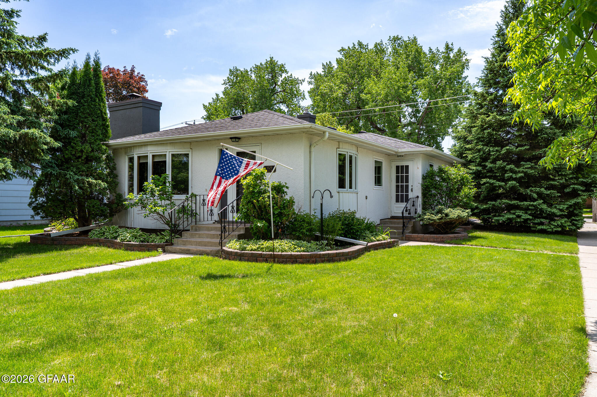 1529 CHESTNUT Place