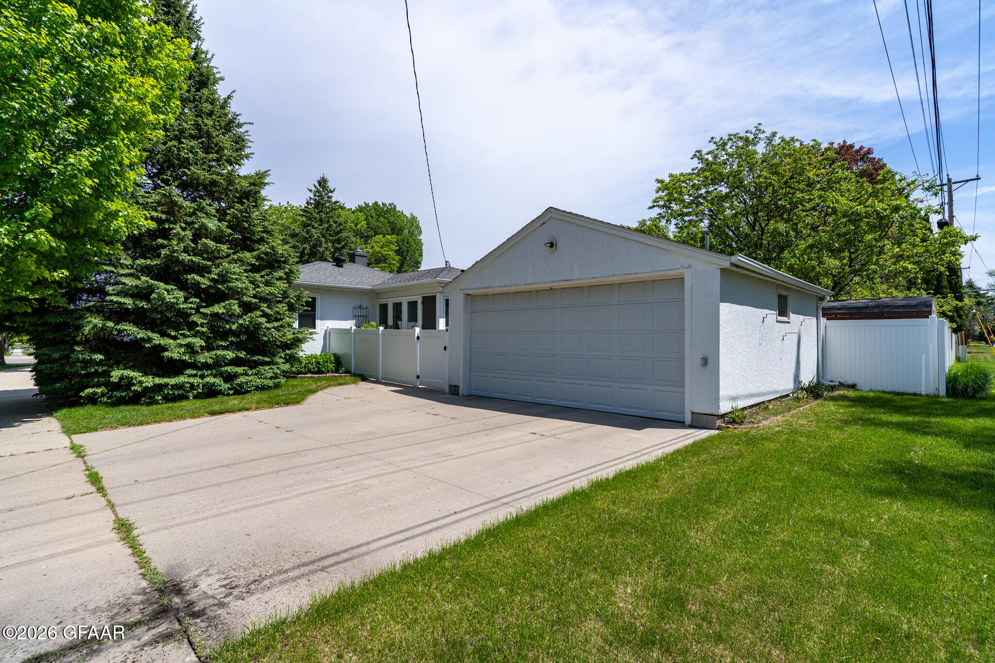 1529 CHESTNUT Place