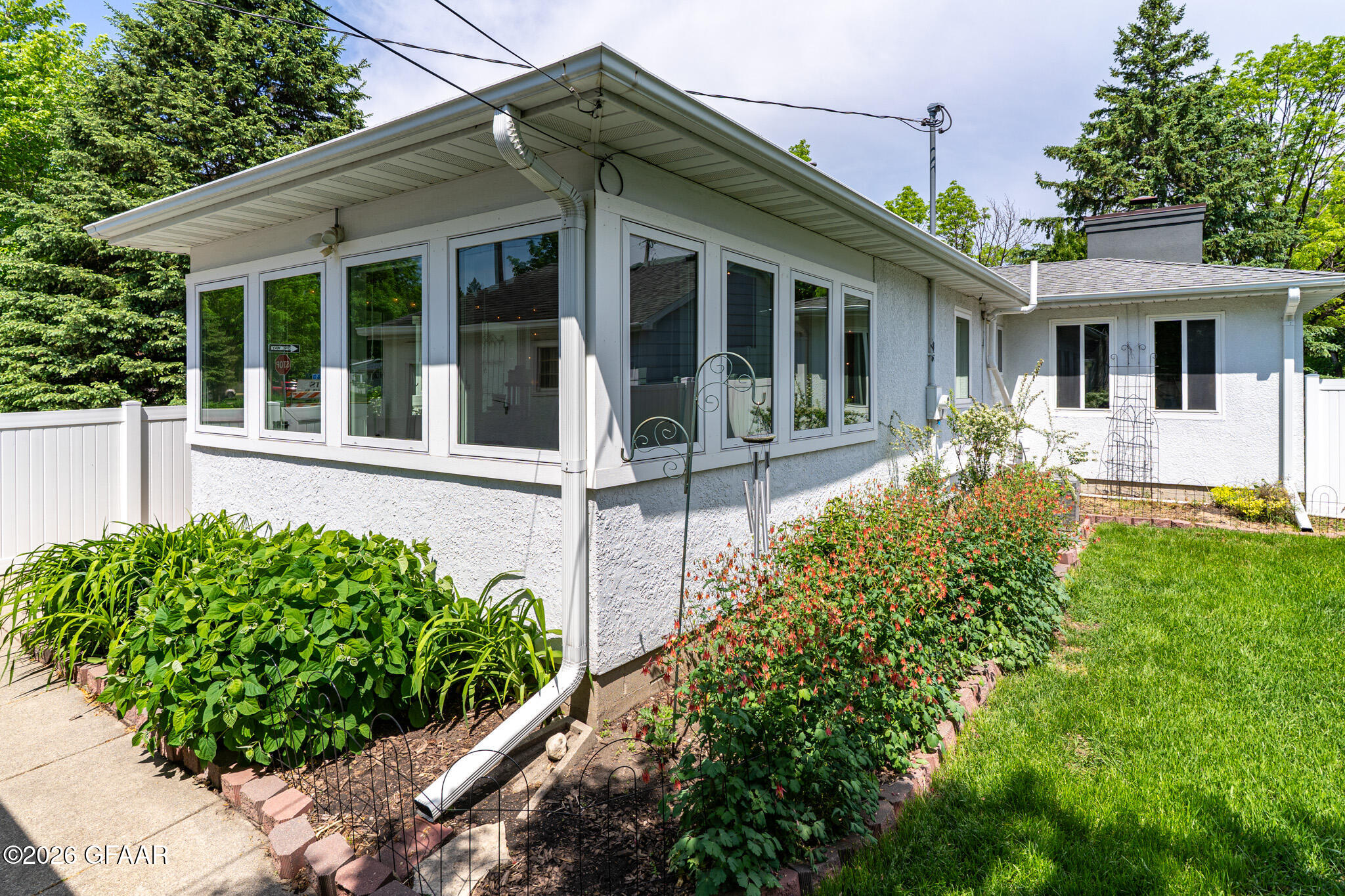 1529 CHESTNUT Place
