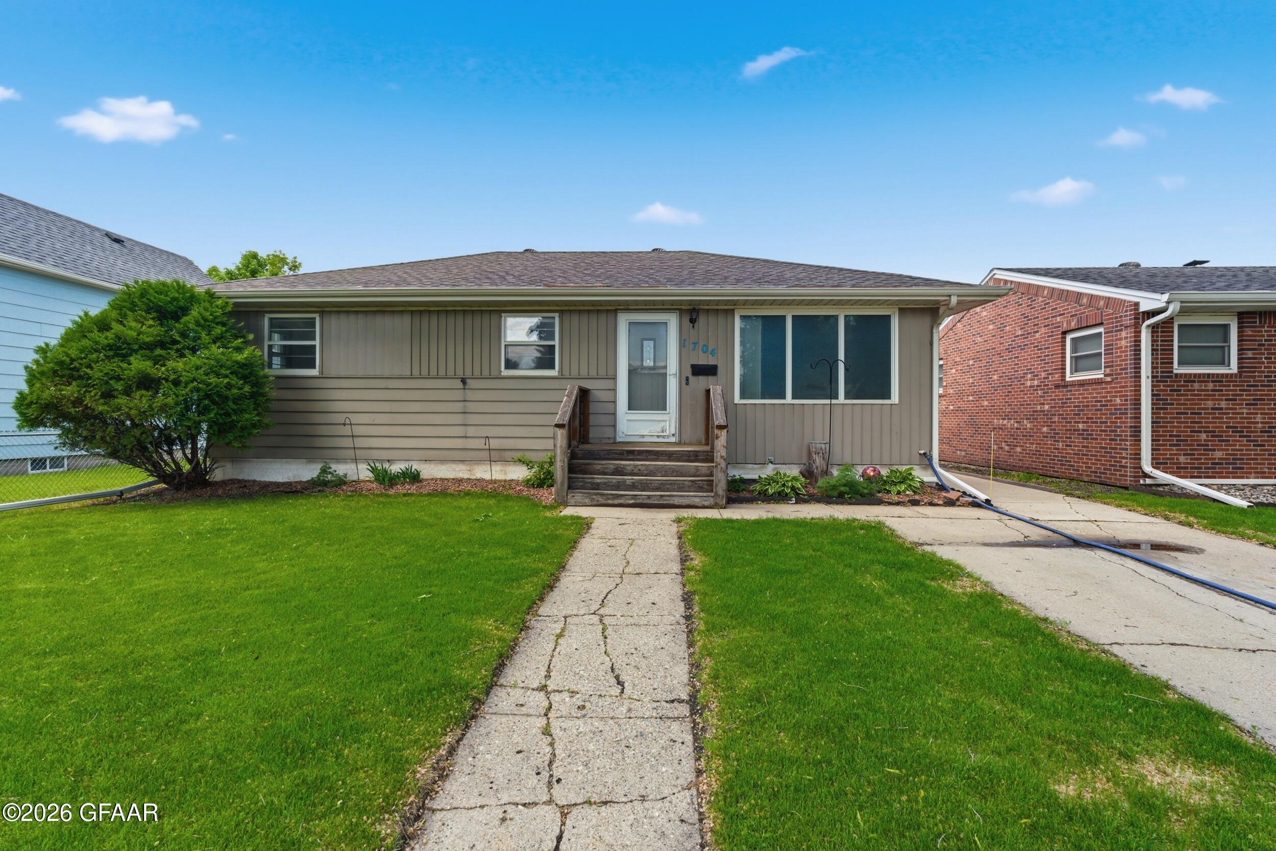 1704 10TH Avenue N