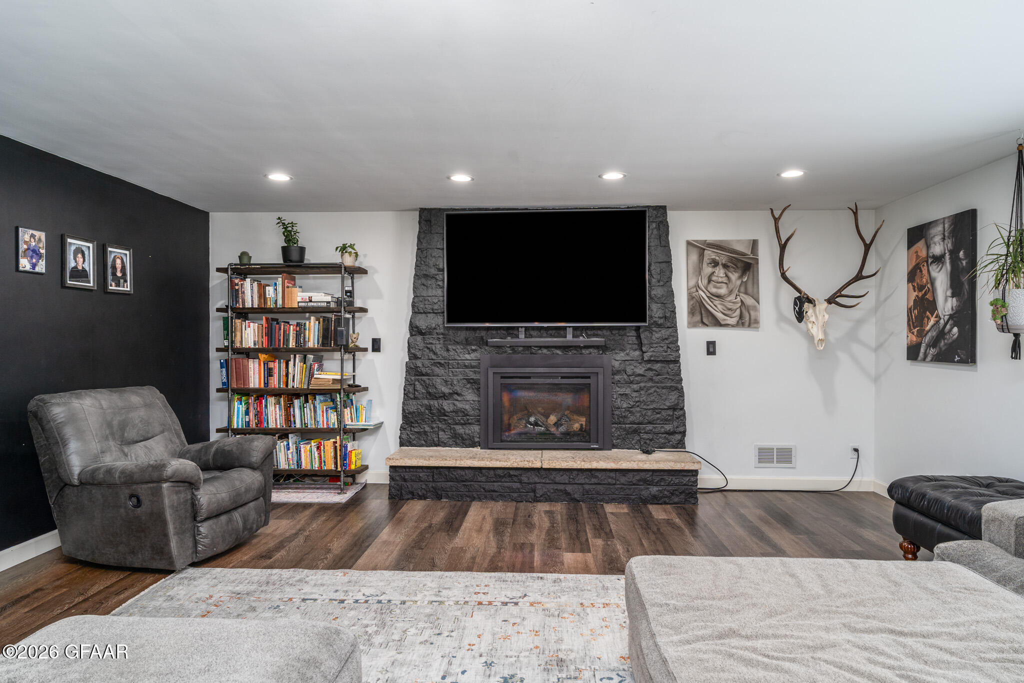 1403 OAK Street