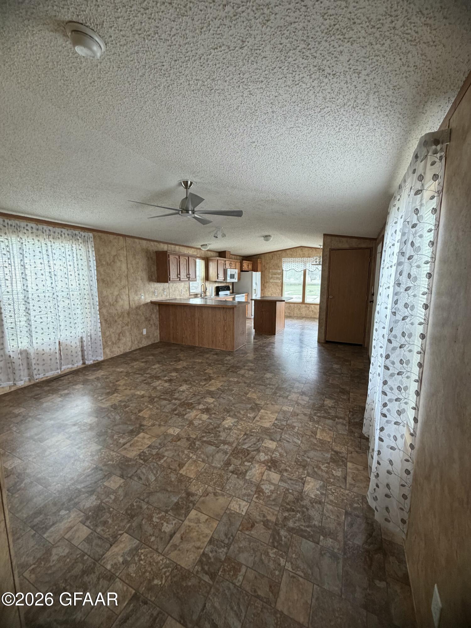 4914 GOLDEN GATE Drive
