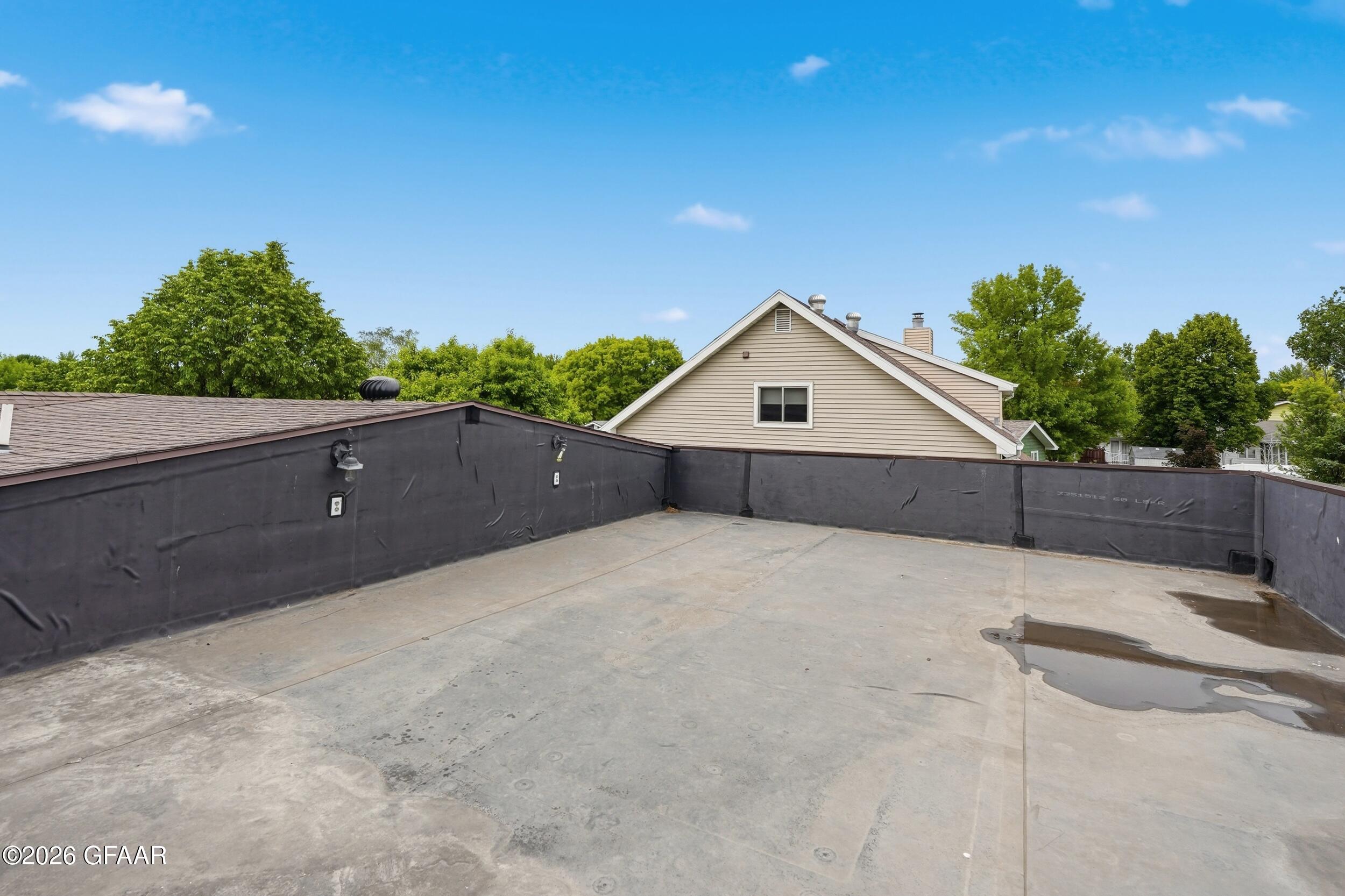 2229 FALLCREEK Court
