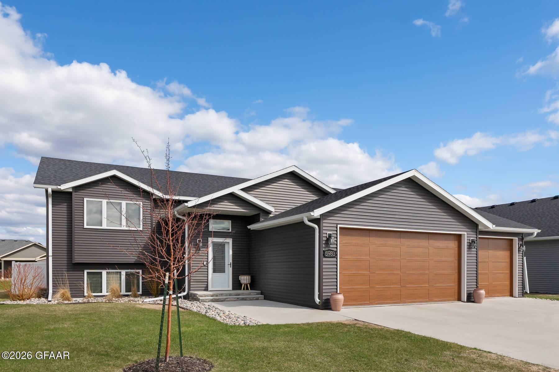 5983 PRAIRIEWOOD Drive