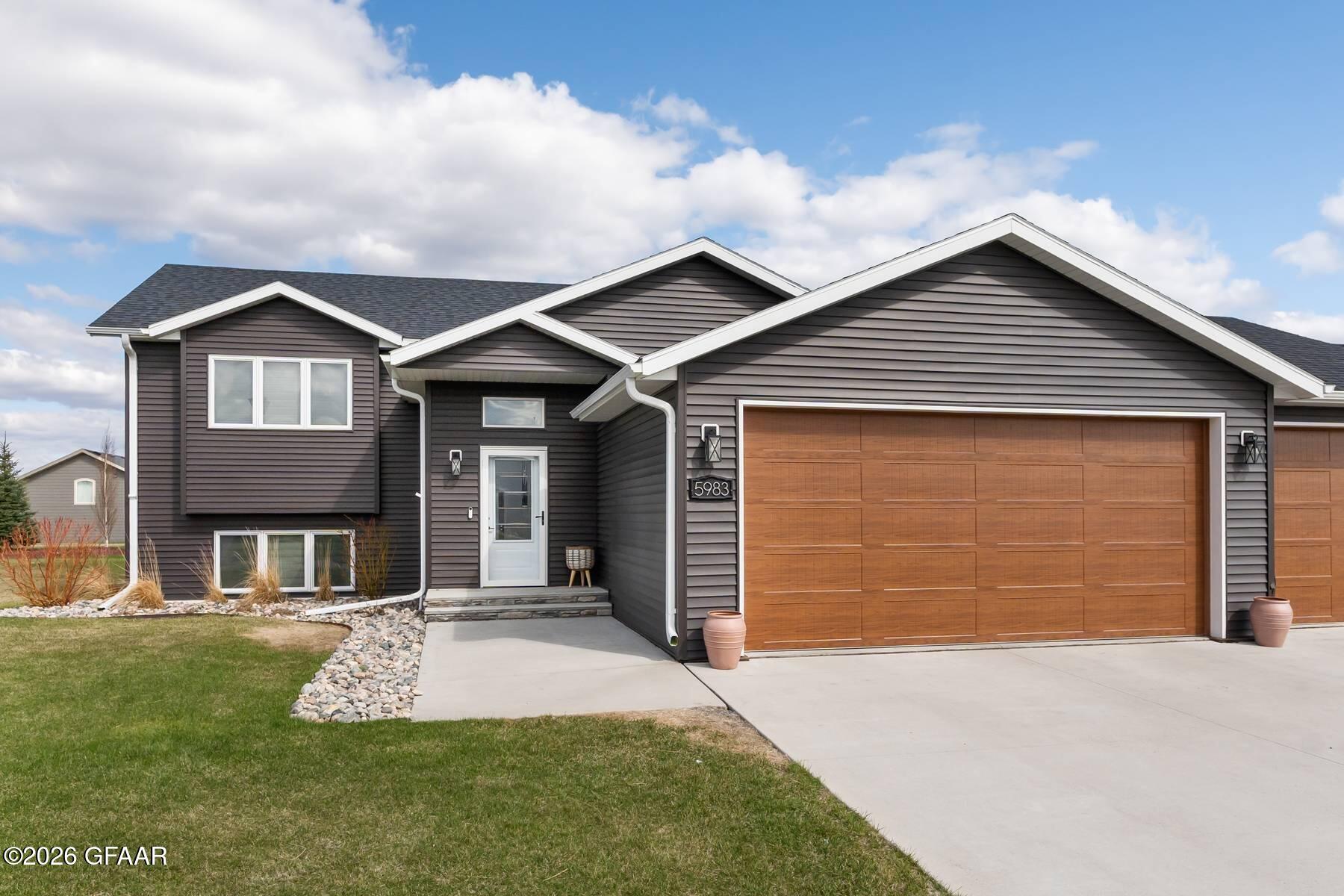 5983 PRAIRIEWOOD Drive