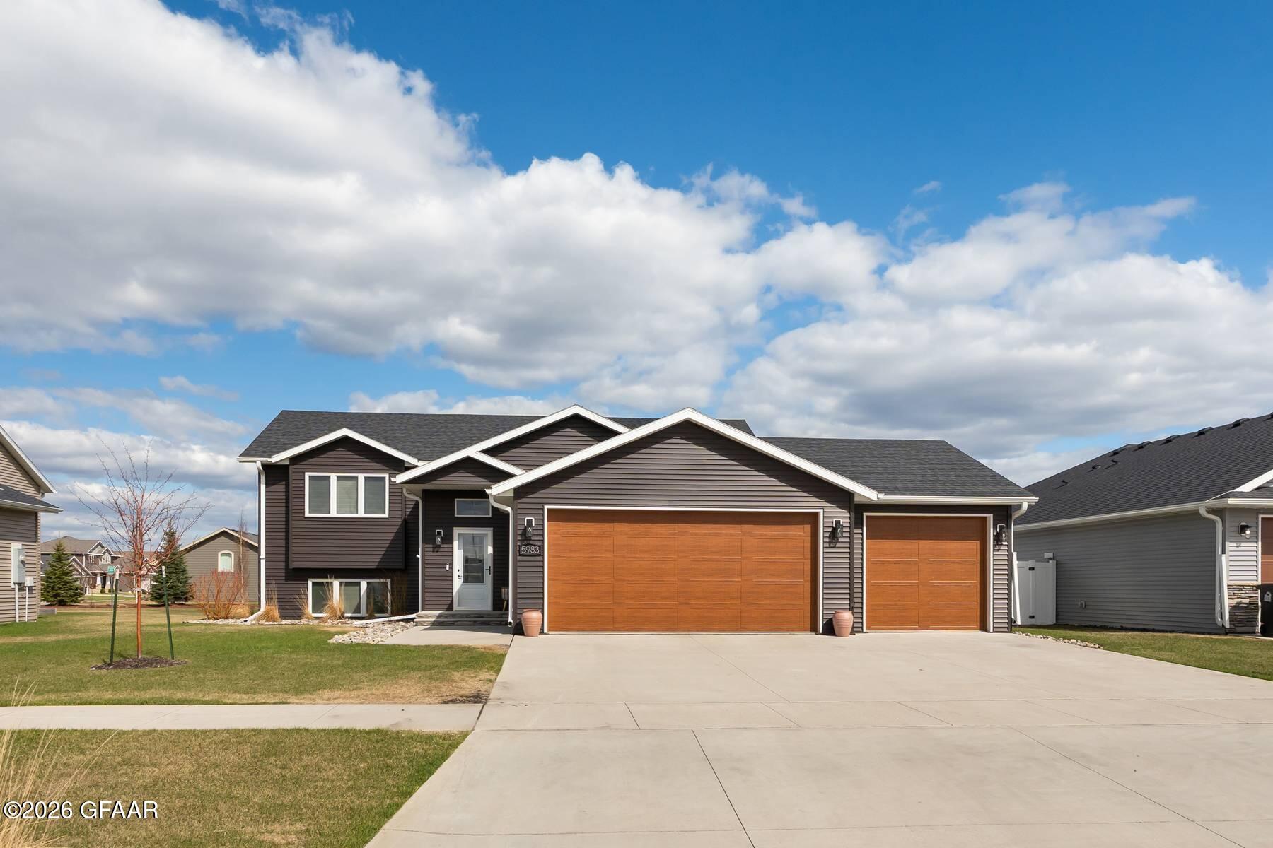 5983 PRAIRIEWOOD Drive
