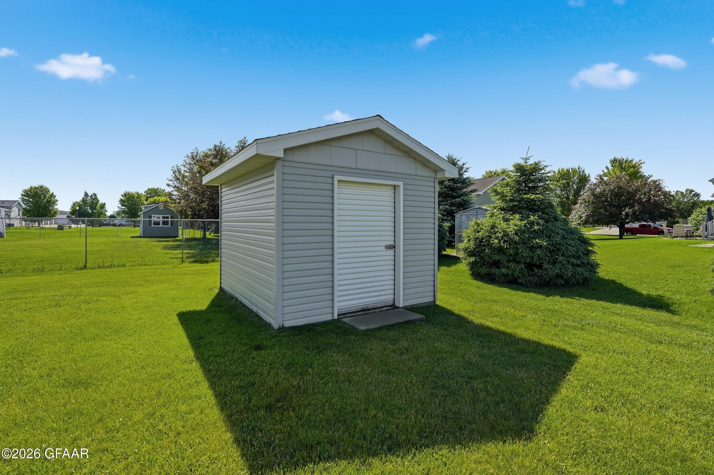 2226 PIONEER Court NW
