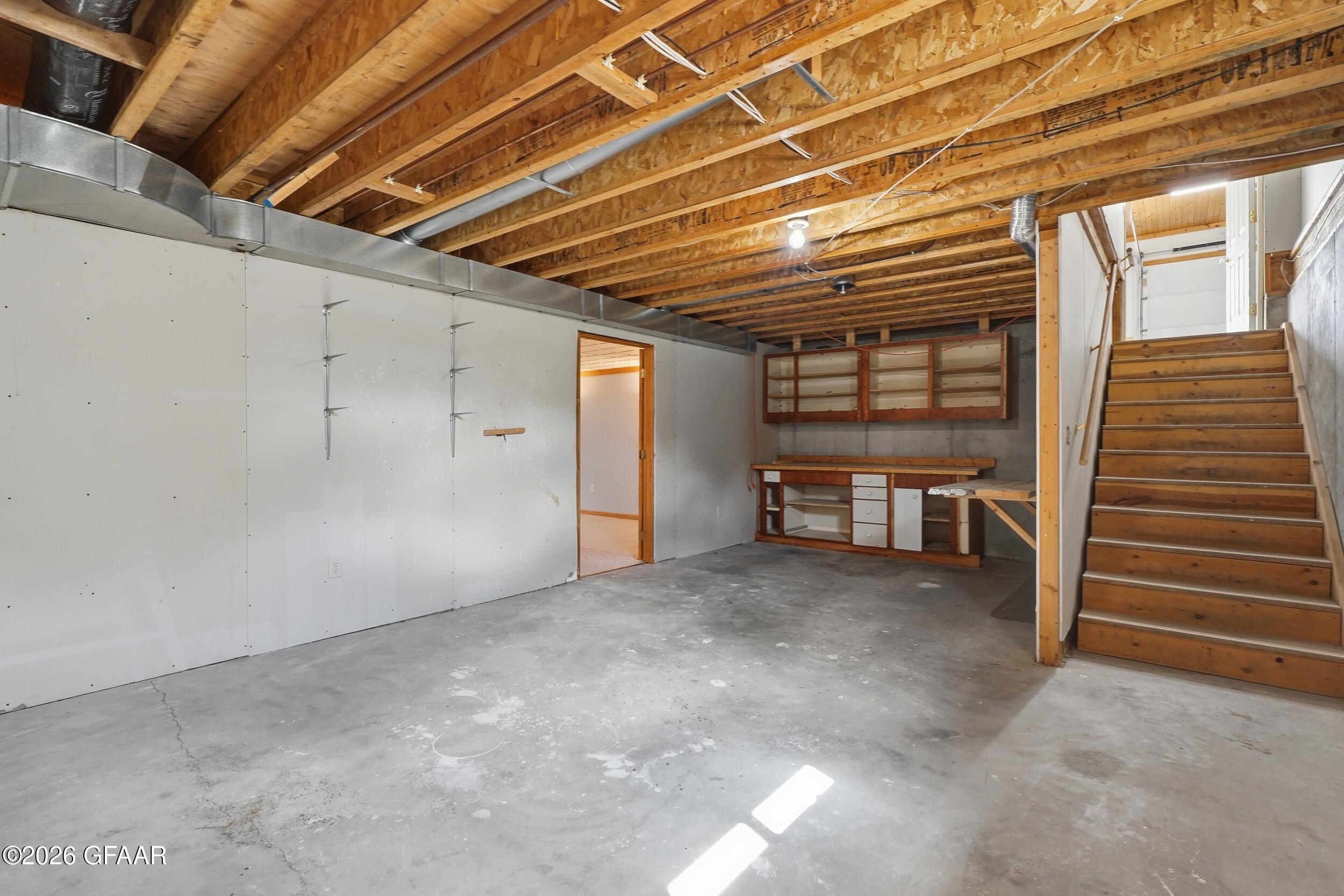 2226 PIONEER Court NW