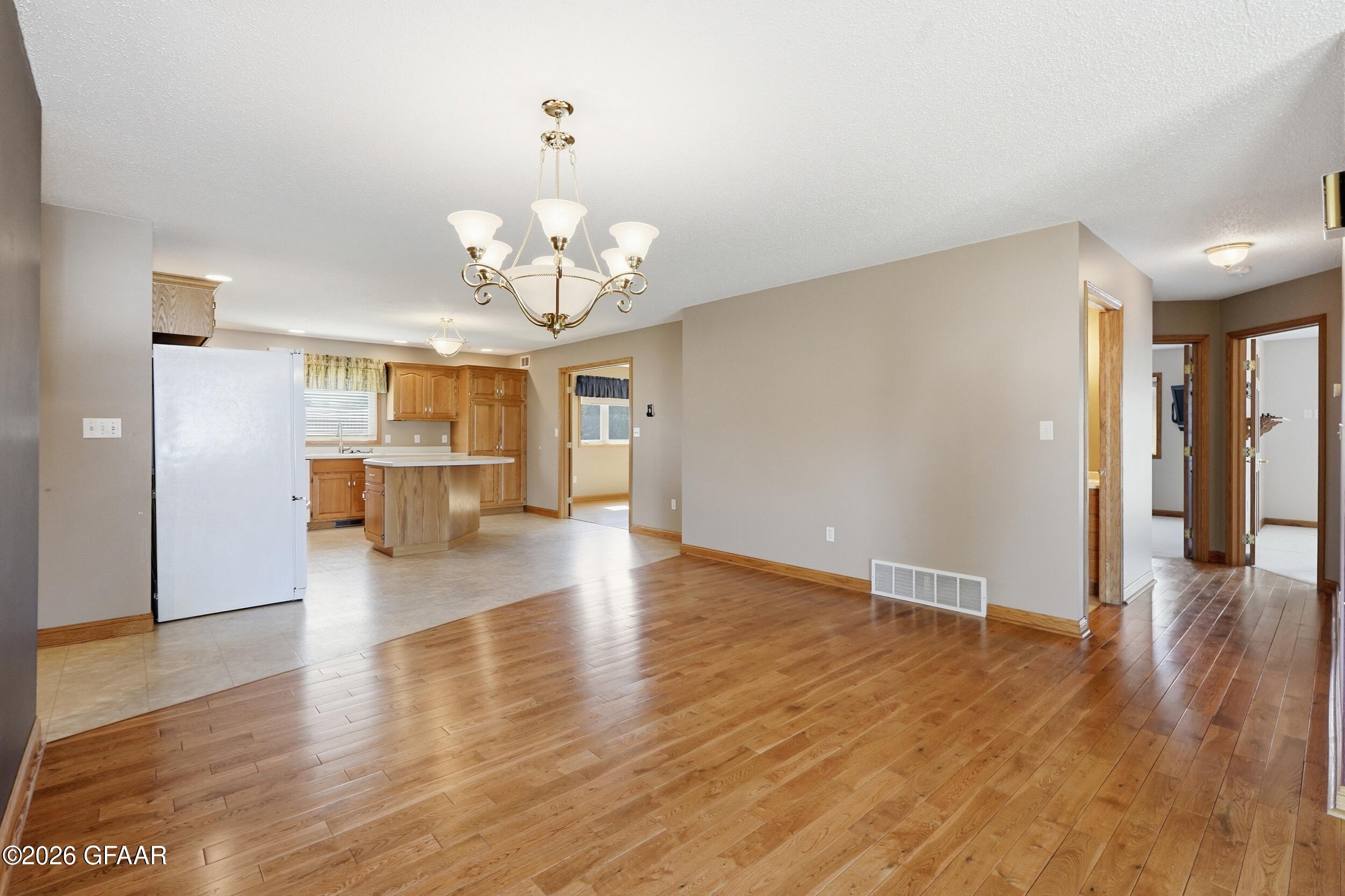 2226 PIONEER Court NW