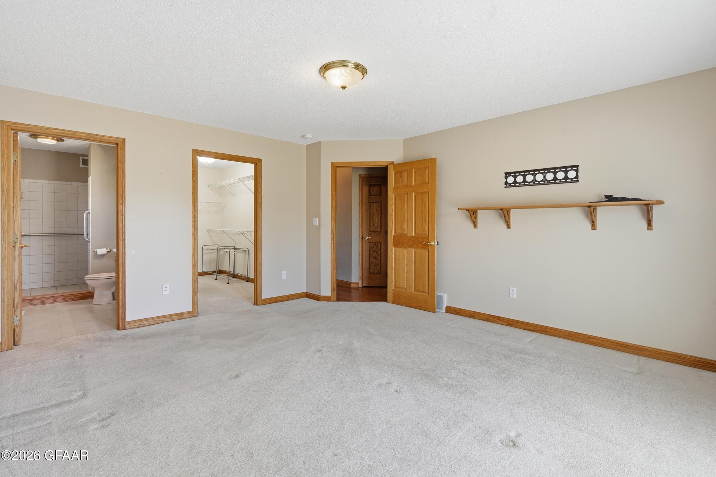 2226 PIONEER Court NW