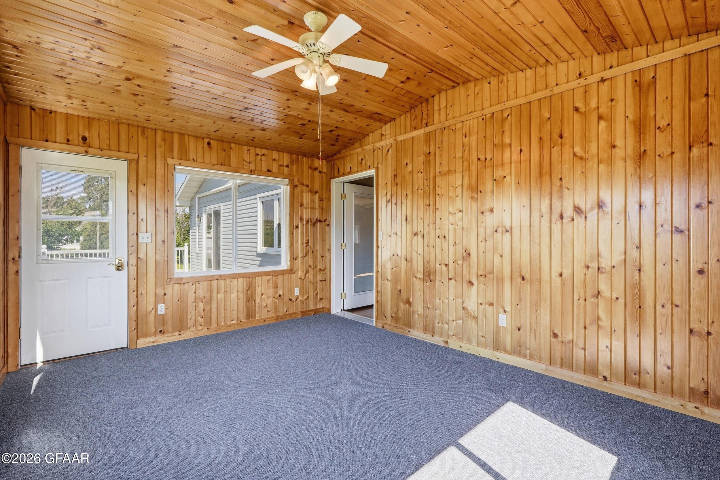 2226 PIONEER Court NW