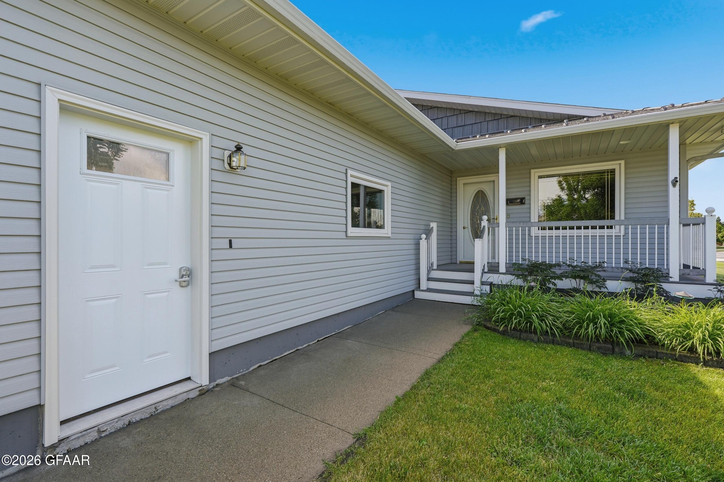 2226 PIONEER Court NW