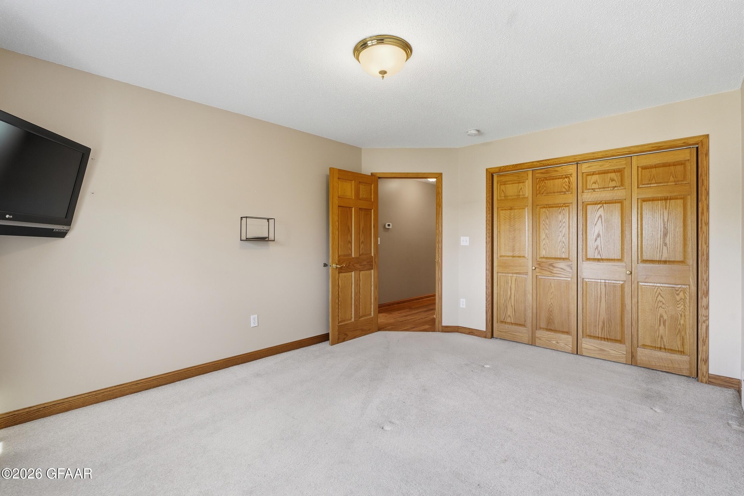 2226 PIONEER Court NW