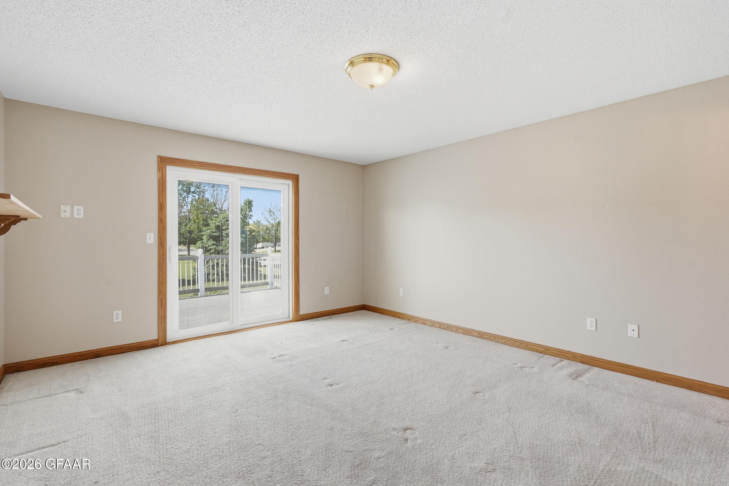 2226 PIONEER Court NW
