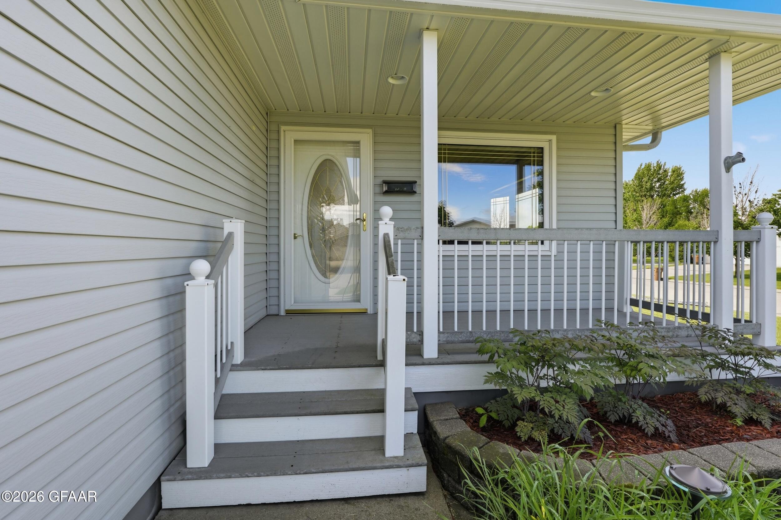 2226 PIONEER Court NW