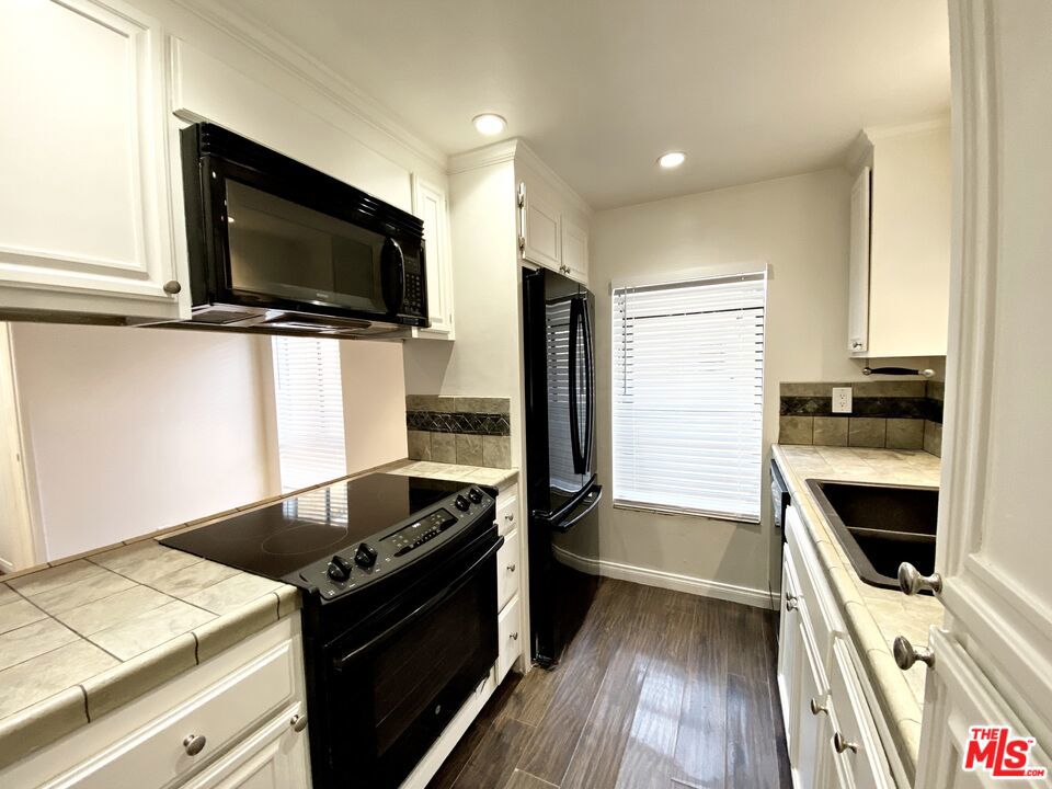 18411 Hatteras Street Unit: 244