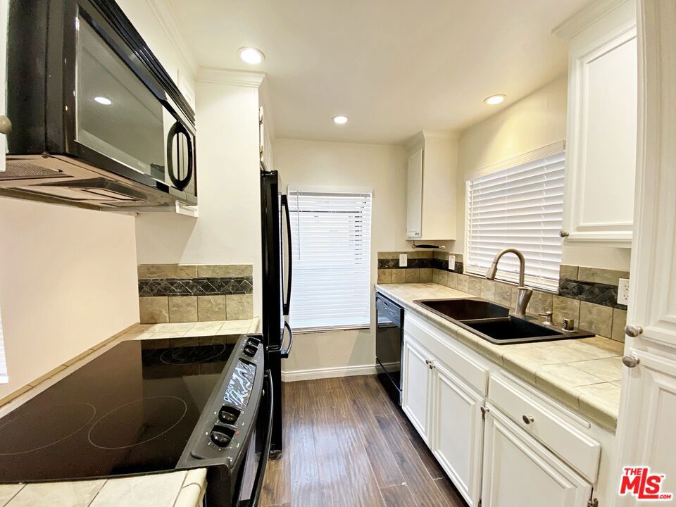 18411 Hatteras Street Unit: 244