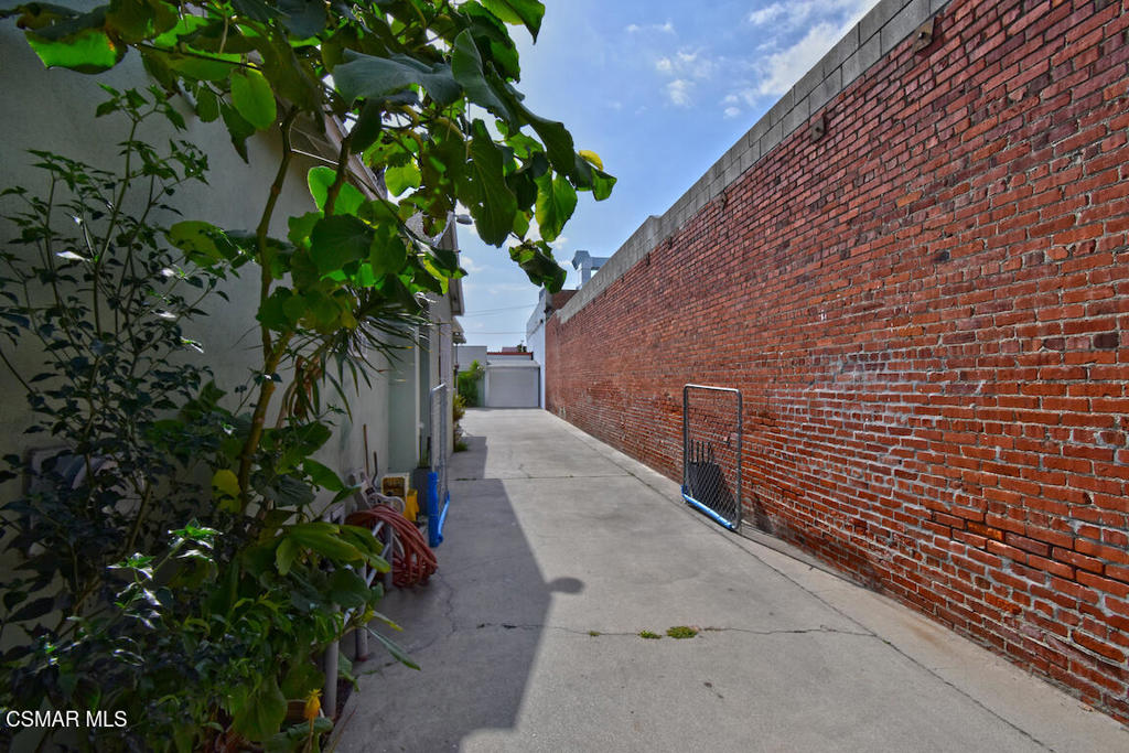 1041 Wilcox Avenue