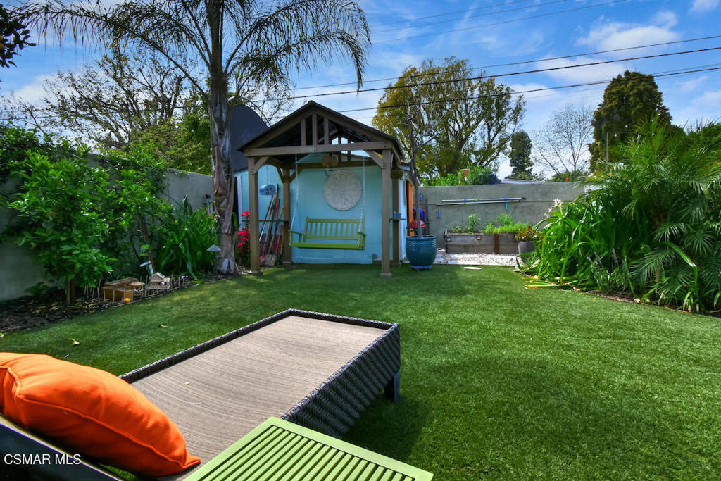 7761 Balcom Avenue