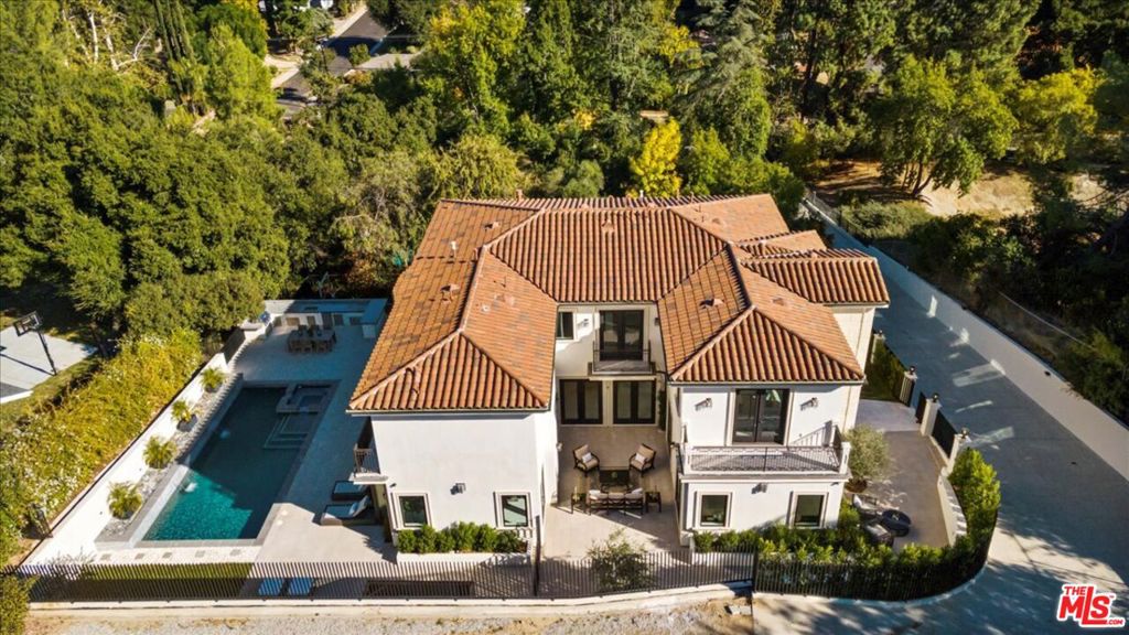 4351 Vanalden Avenue