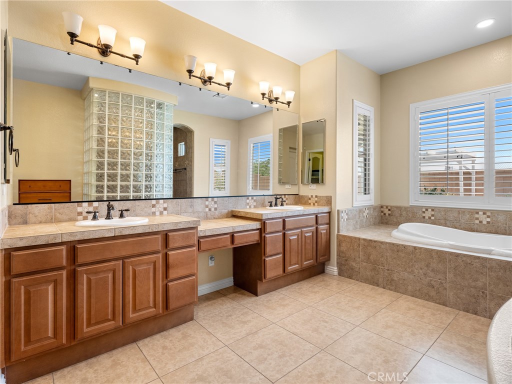 7219 Evening Star Rose Court