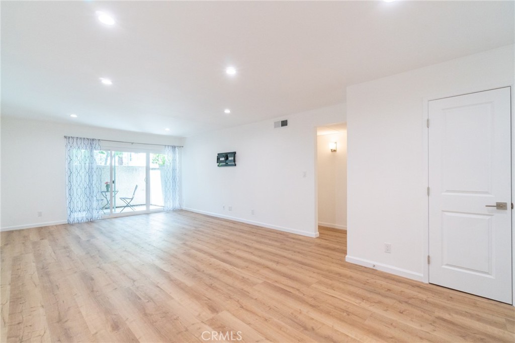 20134 Leadwell Street 114