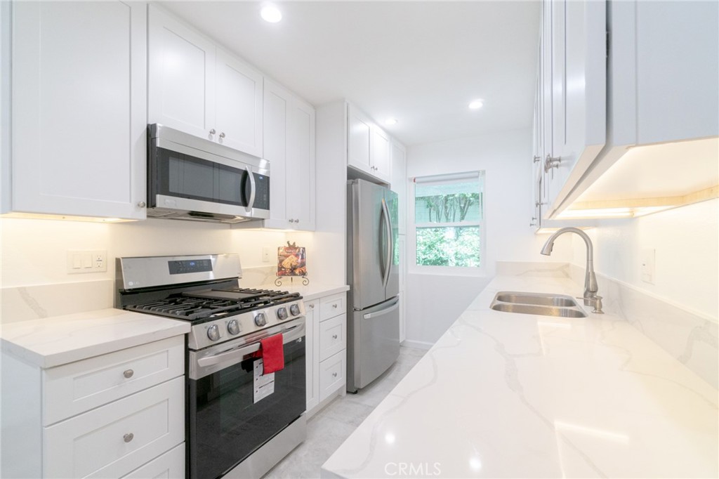 20134 Leadwell Street 114