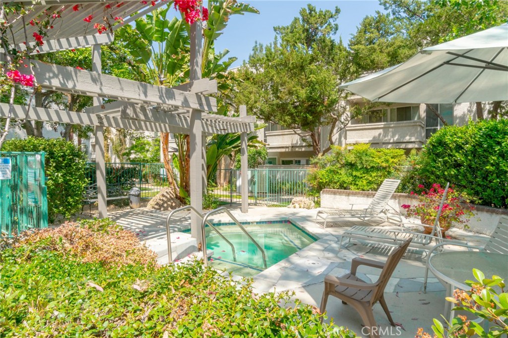 20134 Leadwell Street 114
