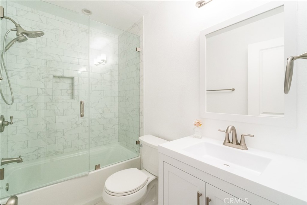 20134 Leadwell Street 114