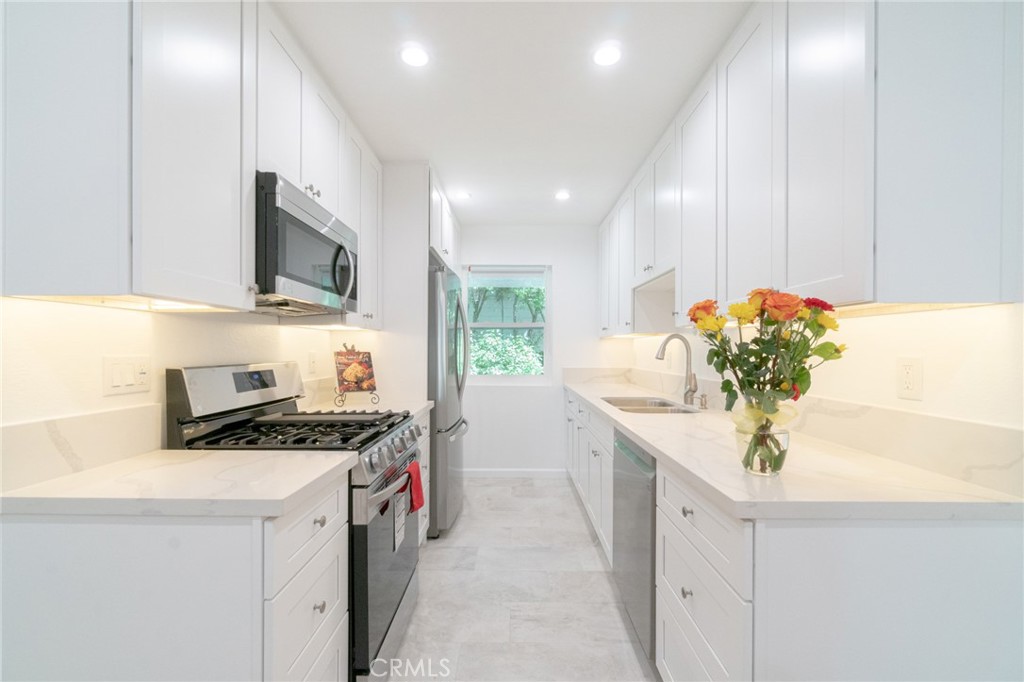 20134 Leadwell Street 114