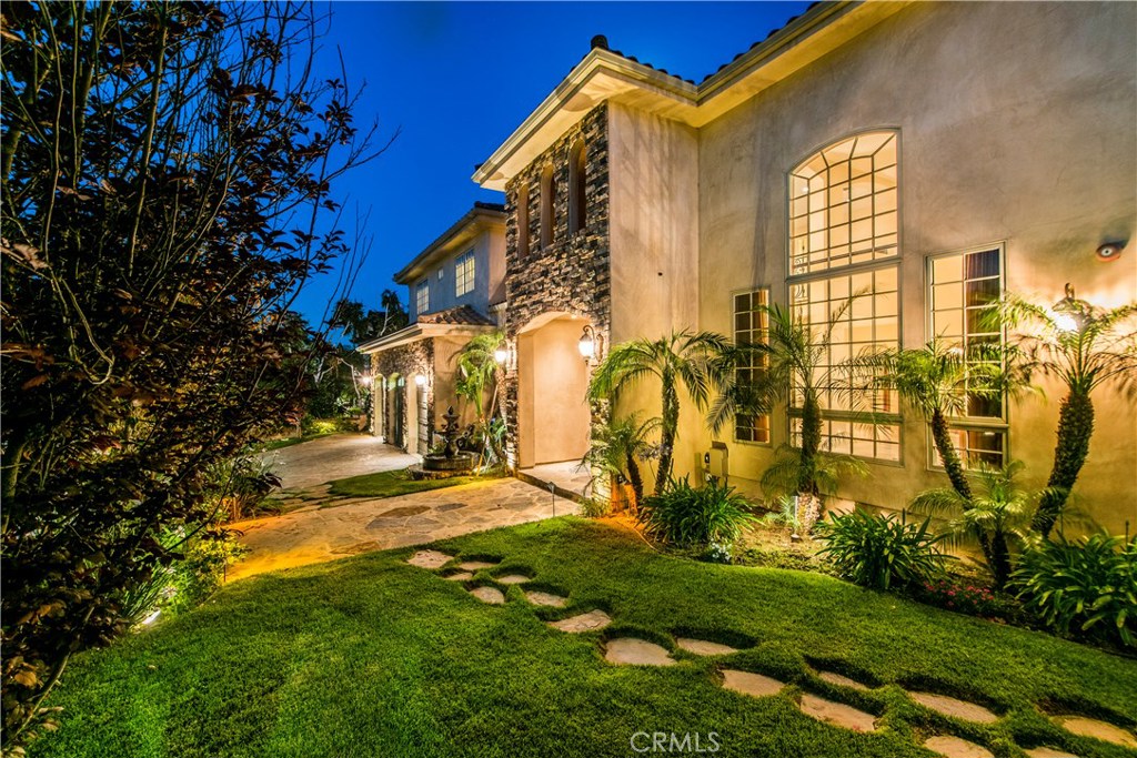 6167 Woodland View Drive