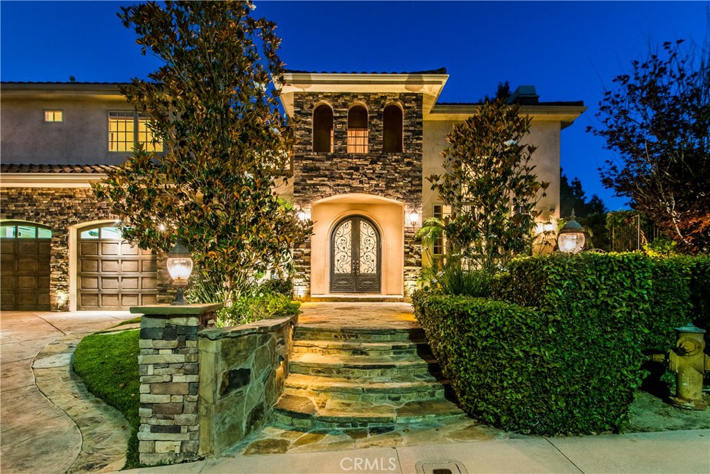 6167 Woodland View Drive