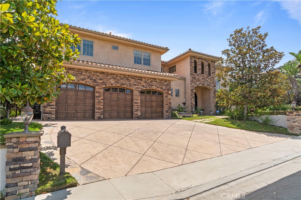 6167 Woodland View Drive