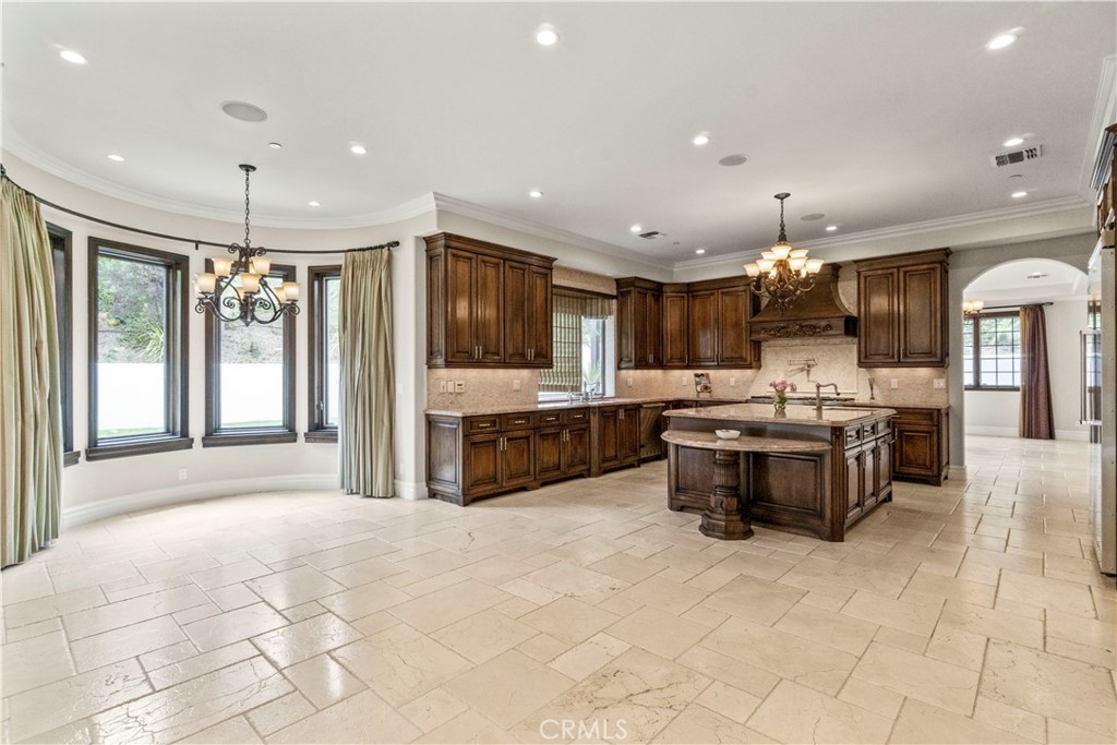 6167 Woodland View Drive