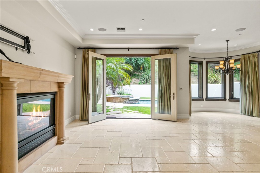6167 Woodland View Drive