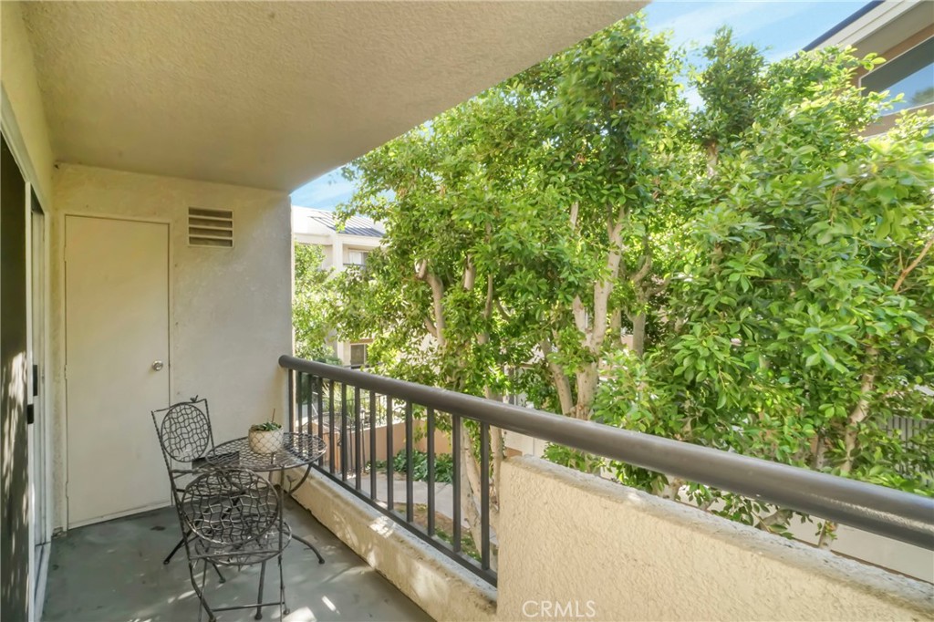 5535 Canoga Avenue 221
