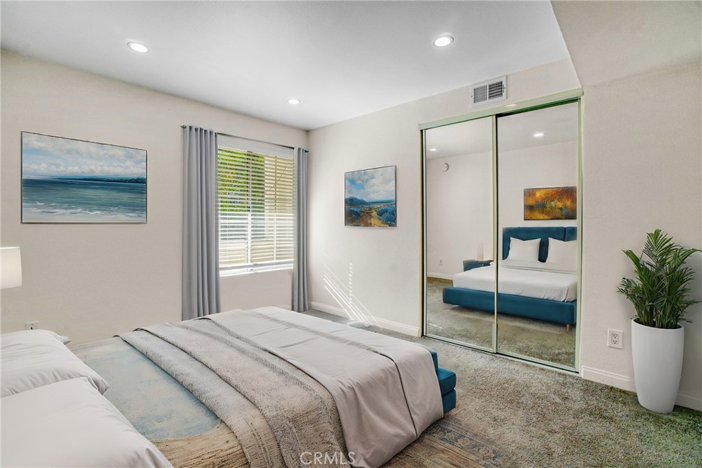 5535 Canoga Avenue 221
